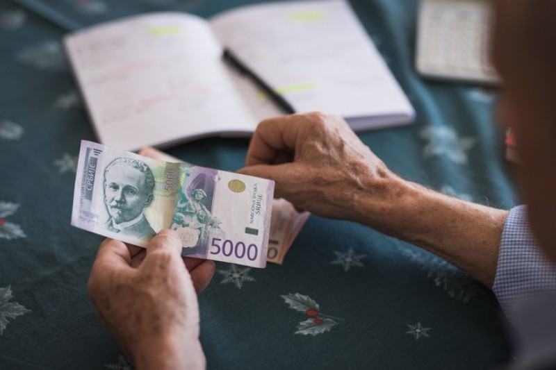 Како пензионерите во Србија можат да заработат дополнителнo на интернет?