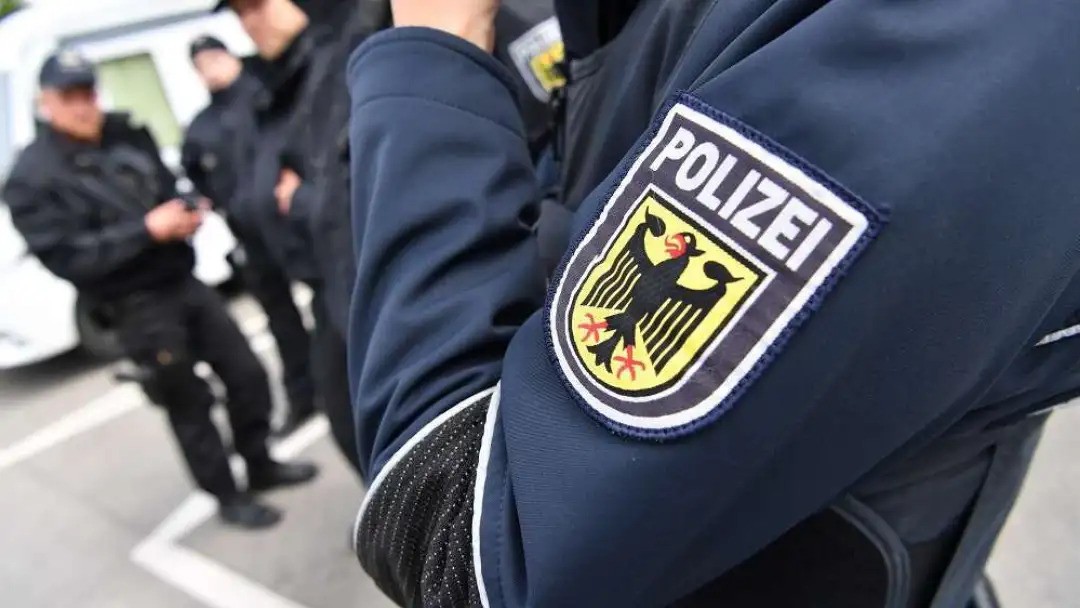 Во Германија се трага по 18-годишник осомничен за убиство својот брат