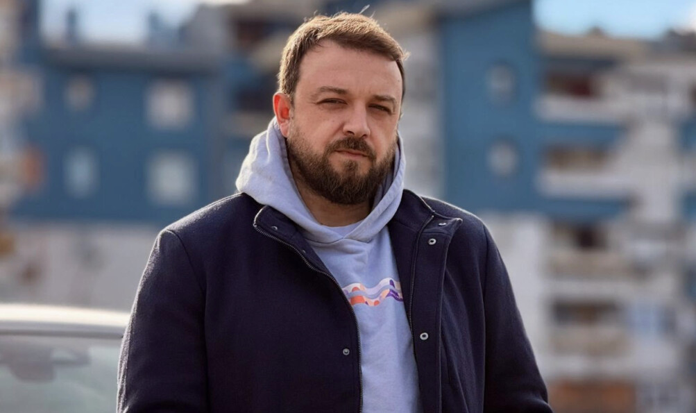 Фала ви што истуравте кофи со го**а, сето тоа ќе влезе во филмот, порача Слаткар кој најави спектакл на 2 август во Охрид