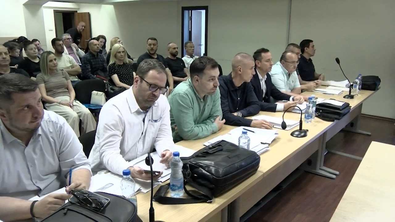 На рочиштето за „Пулс“ презентирани видеа со времето на пристигнување на полицајците пред дискотеката и на активација на пиротехниката