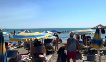 ПОТРАГА СО НЕОЧЕКУВАН КРАЈ: Три часа го барале во морето, сопругата го нашла во кафуле со другарите