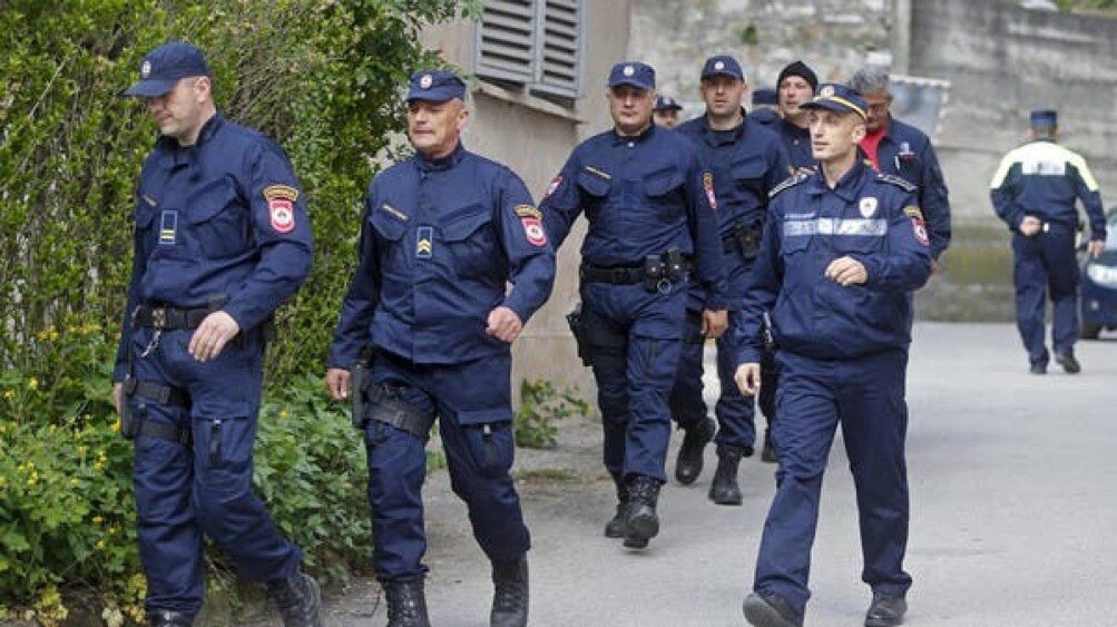 Пукање во Сараево: Три лица ранети во Спомен-паркот Враца, две во тешка состојба