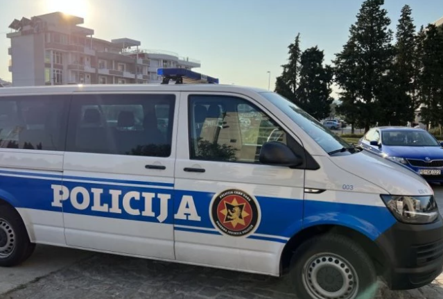 Брутално претепан црногорски политичар, му ја скршиле вилицата