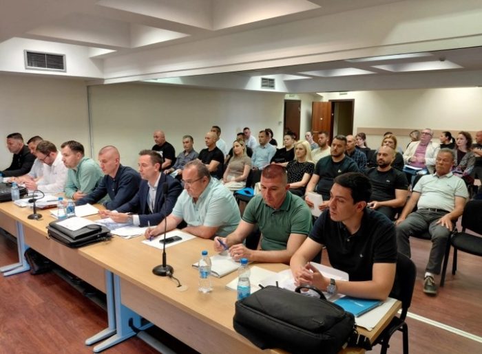 Изведени видеозаписи со времето на пристигнување на полицајците пред „Пулс“ и активацијата на пиротехниката