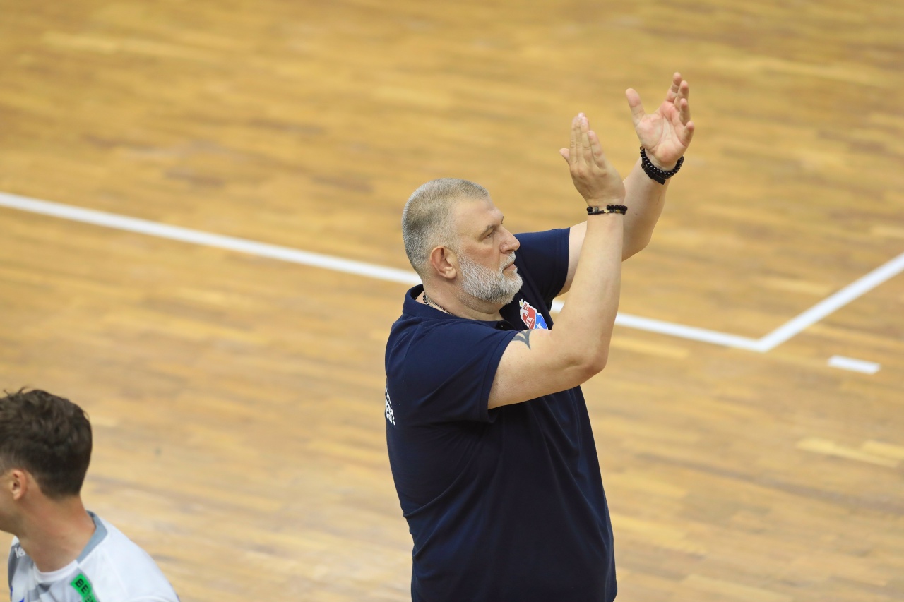 Мешков Брест му ја довери клупата на легендарниот Ненад Пуљезевиќ
