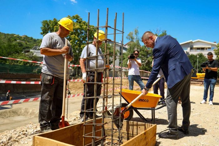 (фото галерија) НОВА ГРАДИНКА ВО КАРПОШ: Нека е со среќа и уште многу вакви објекти да ни се множат, порача премиерот Мицкоски
