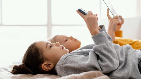 Прераната употреба на паметен телефон го загрозува здравјето на детето