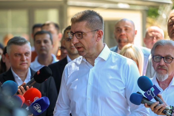 МИЦКОСКИ: До крајот на јуни ќе се формализира реконструкцијата на Влада, до 1 јули списокот ќе се најде пред пратениците