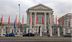 Владата најостро го осудува вандалскиот чин на опожарување на возила со дипломатски статус во близина на Амбасадата на Бугарија
