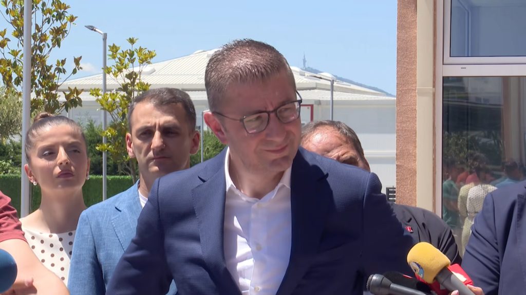Владата не е изолирана како што тврди опозицијата – вели премиерот Мицкоски