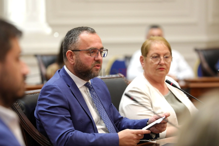 Тошковски најави построги правила за електричните тротинети и повисока старосна граница за нивно управување