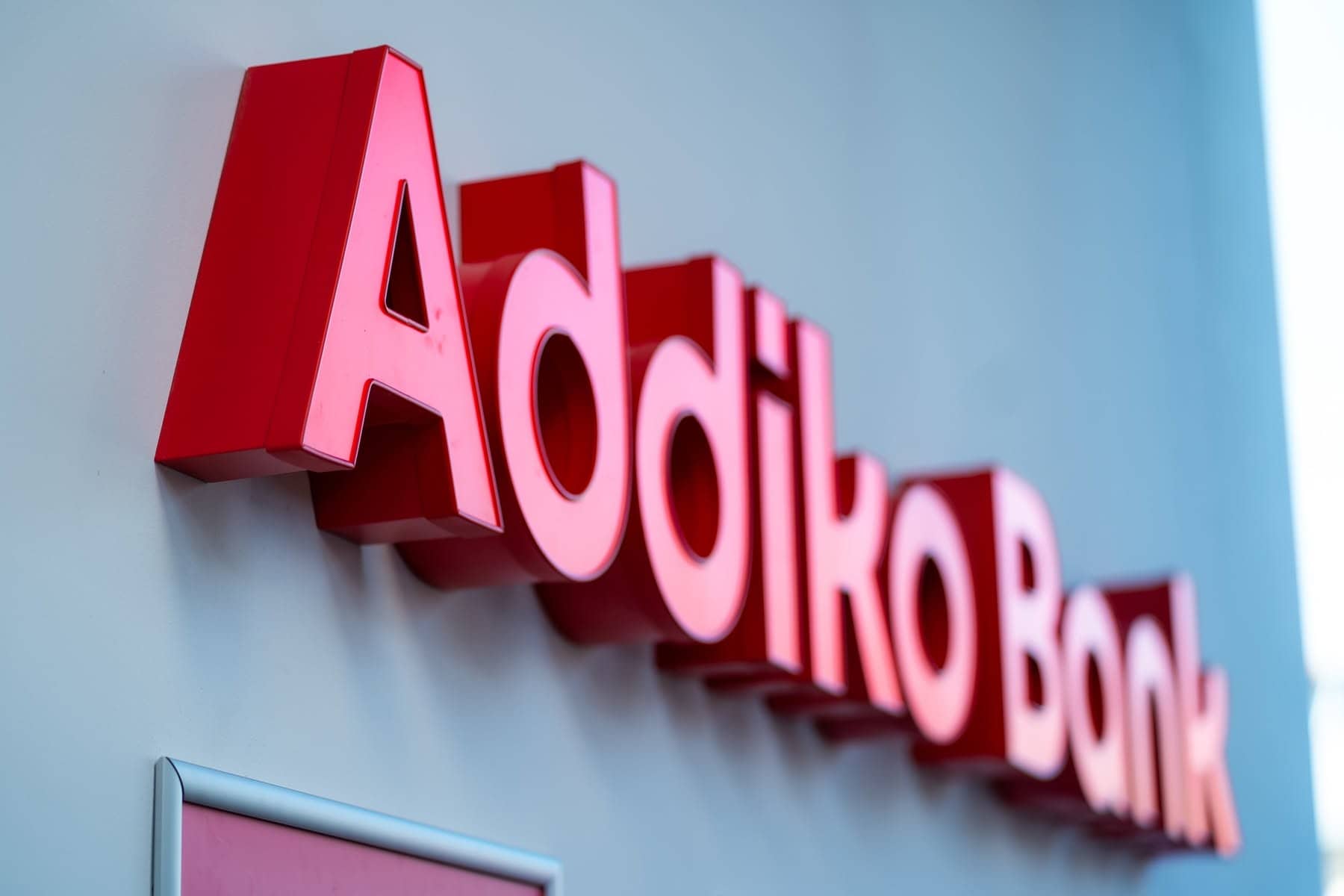 НЛБ го зголеми влогот за Адико банка, Рајфајзен веќе придоби над 50 % од акциите