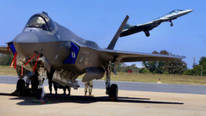 Рускиот ловец Су-57 е невидлив и смртоносен