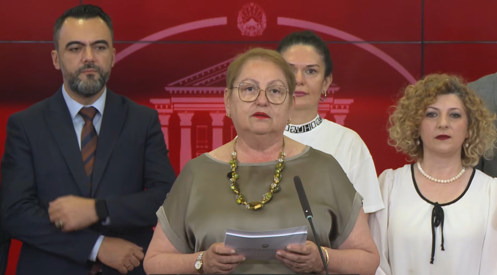 „Никој нема да биде отпуштен, иако во 7 години имаме 17 илјади ученици помалку“: Јаневска тврди ‘го запревме падот во образованието’