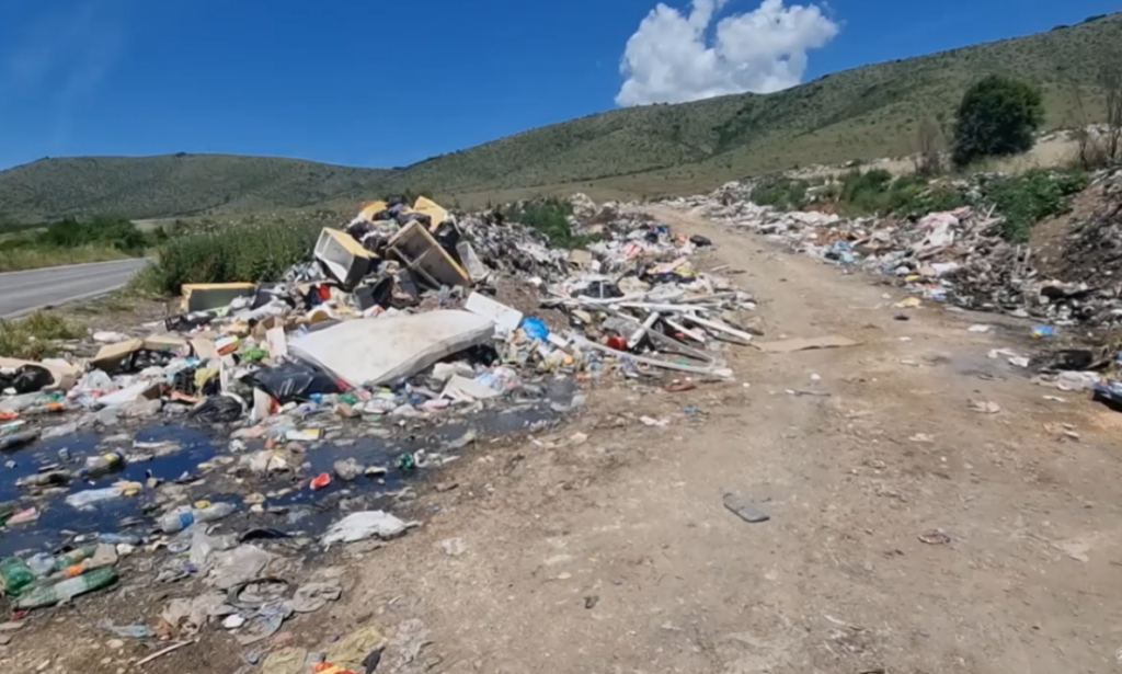 Депонијата во Дебреште продолжува да ја загадува животната средина: Општината очекува решение со регионалната депонија во Новаци