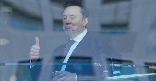 ИЛОН МАСК СТАНА ПРВИОТ ТРИЛИОНЕР ВО СВЕТОТ, ПОСЕДУВА НАД ИЛЈАДА МИЛИЈАРДИ ДОЛАРИ