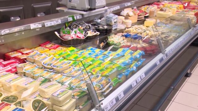 Кој дозволи граѓаните да јадат хемија, а сточарите да работат со загуба?