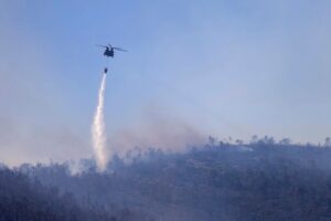 (ВИДЕО) Избувна пожар во Неа Каликратија