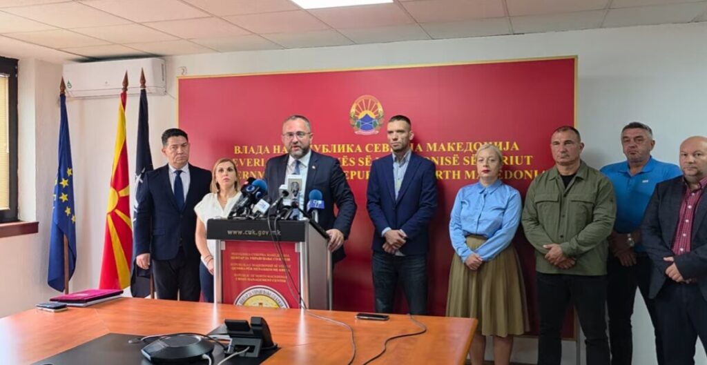 Тошковски: Во мирно време, водоводните системи не треба да ги обезбедуваат армијата и полицијата!
