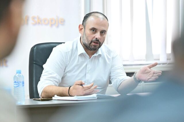 Орце за првичниот билборд на влезот на Скопје: Видов мемиња, честопати си го разубавувам денот со тоа