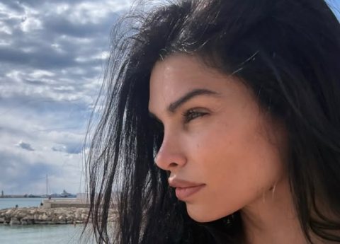 Сопругата на српскиот фудбалер на нудистичка плажа: Јована Ѓорѓевиќ се сликаше „пиштол гола“!