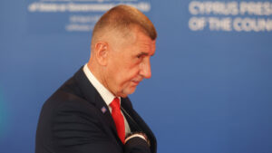 Бабиш: Големите земји-членки на НАТО треба да платат за понатамошна помош за Украина