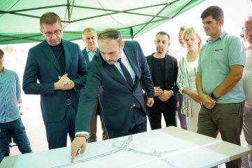 ОПОЗИЦИЈАТА СЕ ПРЕТВОРИ ВО ТАЖНО И НЕСРЕЌНО ДРУШТВО КОЕ ШИРИ ЛАГИ:  Наше е да работиме, порача Мицкоски