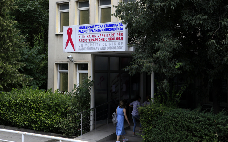 Универзитетска клиника за радиотерапија и онкологија: Безбедноста на пациентите не е загрозена, а состојбата е целосно под контрола