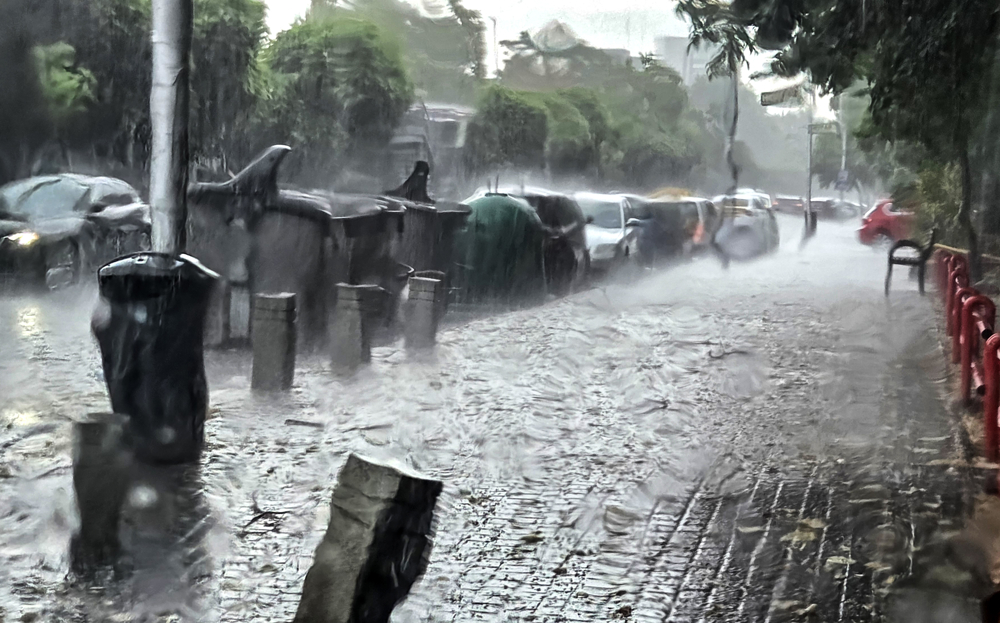 Поплавени улиците во Кисела Вода: Орце не ја подготвил – сега го „спасува“ Скопје