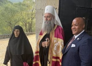 Пасторот Бернс: Патријархот на СПЦ не смее да се третира како политичка закана за Косово