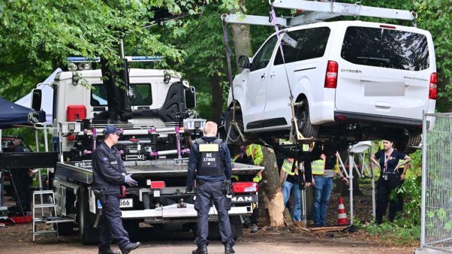 ПОЛИЦИЈАТА ГО УБИ НАПАЃАЧОТ КОЈ СО КОМБЕ ВЛЕТА ВО ПАРАДАТА НА ГОРДОСТА ВО БЕРЛИН