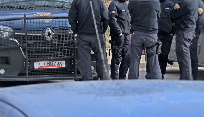 Ги тепале сопствените мајки: 34-годишник бидејќи не му дала пари, 24-годишник ја влечел заглавена за врата од кола