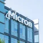 „Micron“ ги зголемува инвестициите во САД на 250 милијарди долари