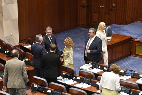 РЕКОНСТРУКЦИЈА НА ВЛАДАТА: Собранието ги разреши министрите Филков, Стоиљковиќ, Алиу, Перински, Љутков, Лимани и Салиу