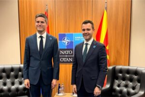 (ФОТО) Муцунски во Анкара се сретна со шефот на дипломатијата на Холандија, Том Берендсен