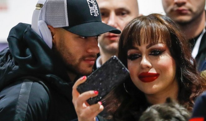Нејмар фудбалот го замени со покер