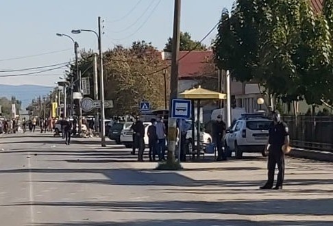 НЕ МУ ГИ ИСПЛАТИЛЕ ДНЕВНИЦИТЕ: Работник им се заканувал со нож и им ја расекол гумата на газди од Трубарево
