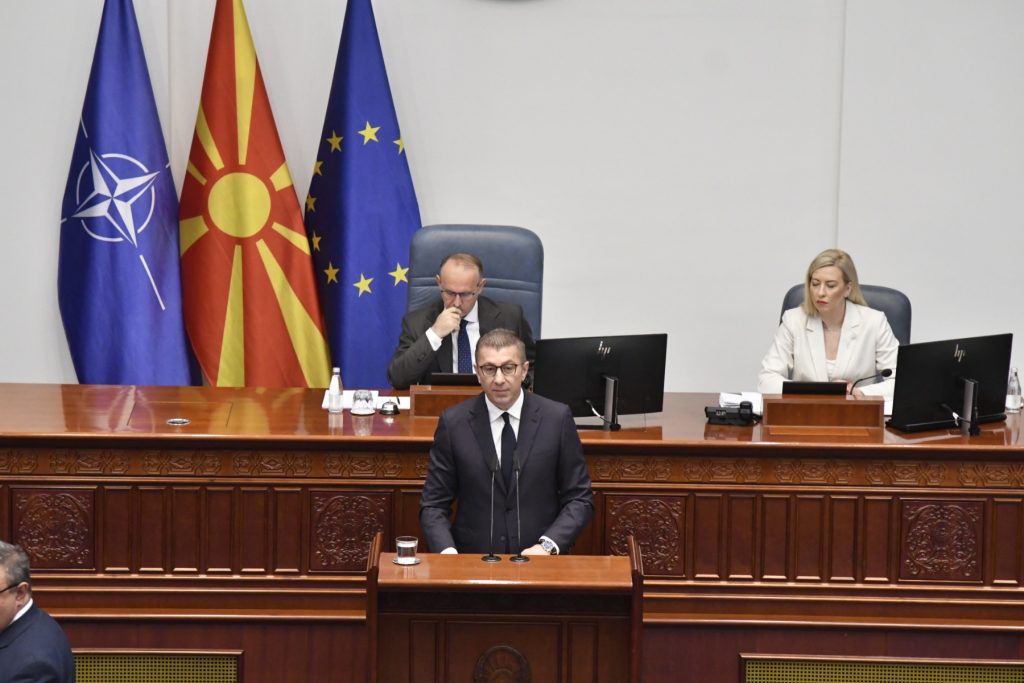 Мицкоски за владината реконструкција: Влада што не се преиспитува, почнува да стагнира