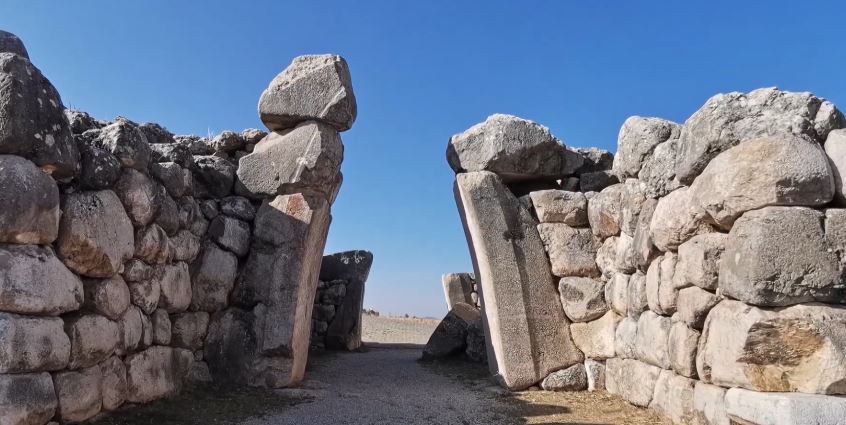 Откриен непознат јазик на глинена плочка под рушевините на древно царство во Турција