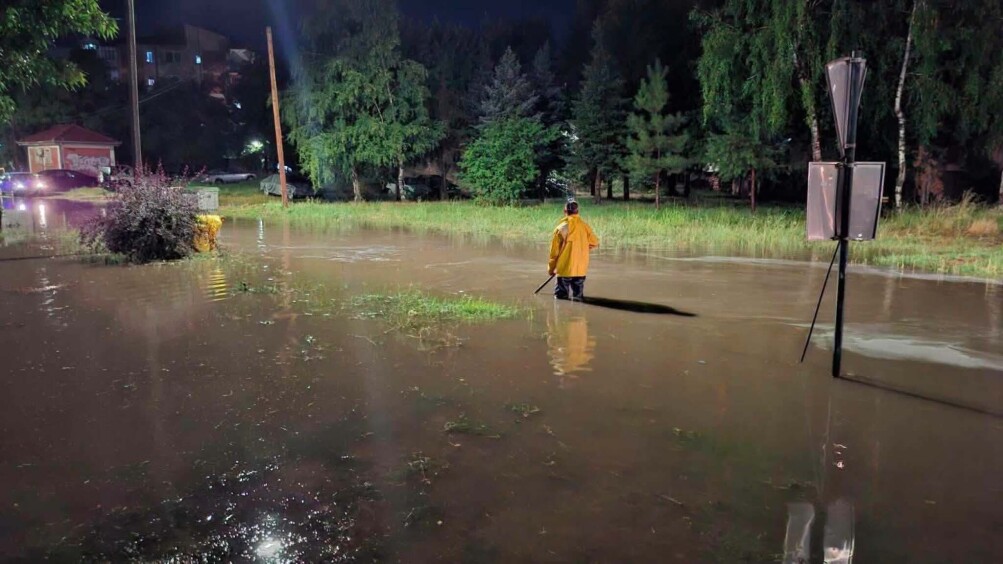 Невремето направи проблеми во Битола: Поплавени домови на девет локации