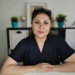 Две години живееме во друга држава и синот сѐ уште не може да се здружи со другите деца, бара да се вратиме во Македонија… Како да постапам?