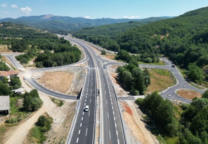 ЗАБРЗАНО СЕ ГРАДАТ 6 АВТОПАТИ: Македонија во наредните години ќе има модерно поврзување на сите делови на државата, вели Николоски