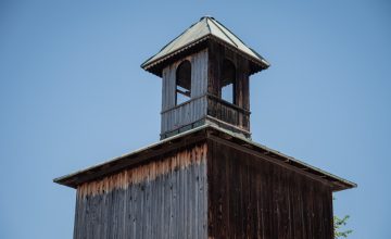 Документарниот филм „300 години саат кула – чувар на времето во Охрид“ вечерва „На зајдисонце“ во Трпејца