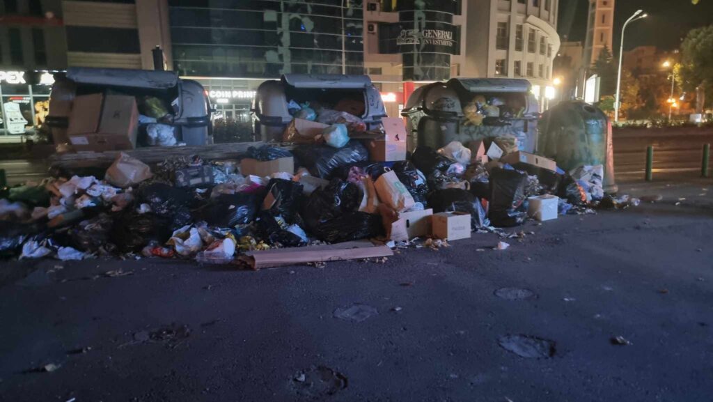 Македонците лани создале помалку ѓубре, но селекцијата е на нула: Сè уште фрламе сè на иста купче