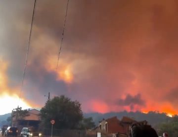(ВИДЕО) ЕВАКУИРАНИ 13 000 ЛУЃЕ ВО ШПАНИЈА ПОРАДИ ПОЖАРИТЕ: За првпат во историјата прогласена вонредна состојба