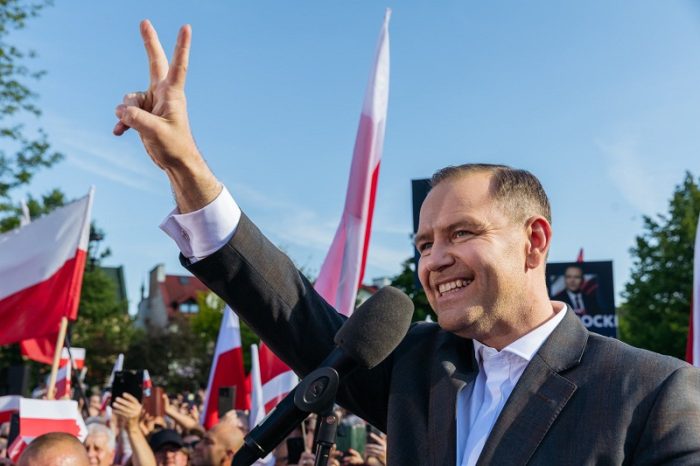 Полскиот претседател стави вето на законите за поголеми права на невенчаните и истополовите двојки