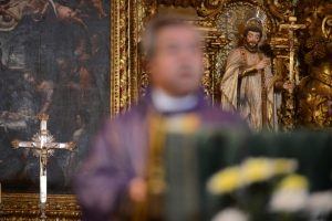 Нов момент во скандалот што ја тресе Црквата во Хрватска: Суспендиран свештеник обвинет за сексуално злоставување