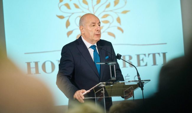 УНГАРСКИОТ ПАРЛАМЕНТ УСВОИ УСТАВЕН АМАНДМАН ЗА СМЕНА НА ПРЕТСЕДАТЕЛОТ СУЉОК