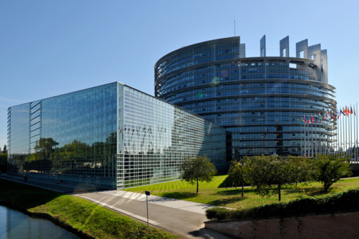 Европскиот парламент го критикува Зеленски поради спорот со Полска