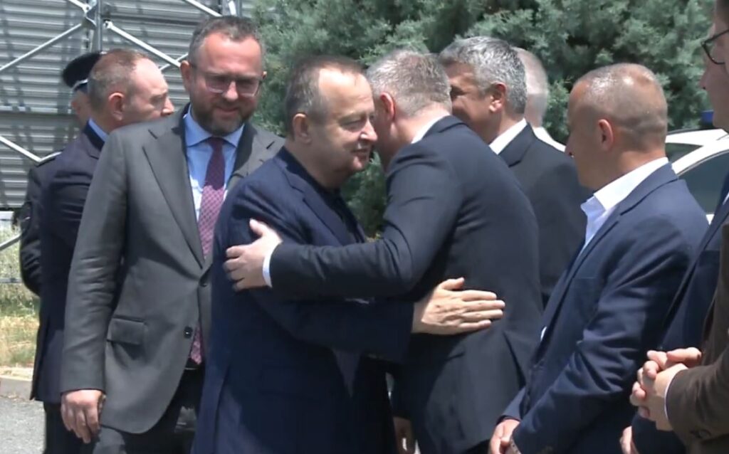 Тошковски и Дачиќ од Табановце ја промовираа кампањата „Вози одморен“